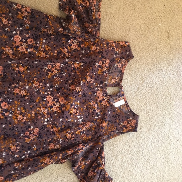 Cold-shoulder floral top - Picture 2 of 3